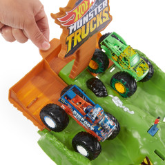 Hot Wheels Monster Trucks Torneo dei Titani Playset con Monster Truck Bigfoot e Gunkster per sfide testa a testa giocattolo per