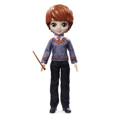 Wizarding World | Bambola articolata Ron Weasley 20cm | Bacchetta e divisa di Hogwarts inclusa | Collezione Harry Potter | Per