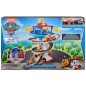 PAW Patrol , Set Di Gioco Adventure Bay Pista da Corsa Die Cast con 2 Veicoli Esclusivi, In Scala 1:55