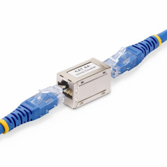 StarTech.com Accoppiatore RJ45 schermato, accoppiatore Cat6a in linea, pinout da femmina a femmina (F F) T568B, estensione cavo